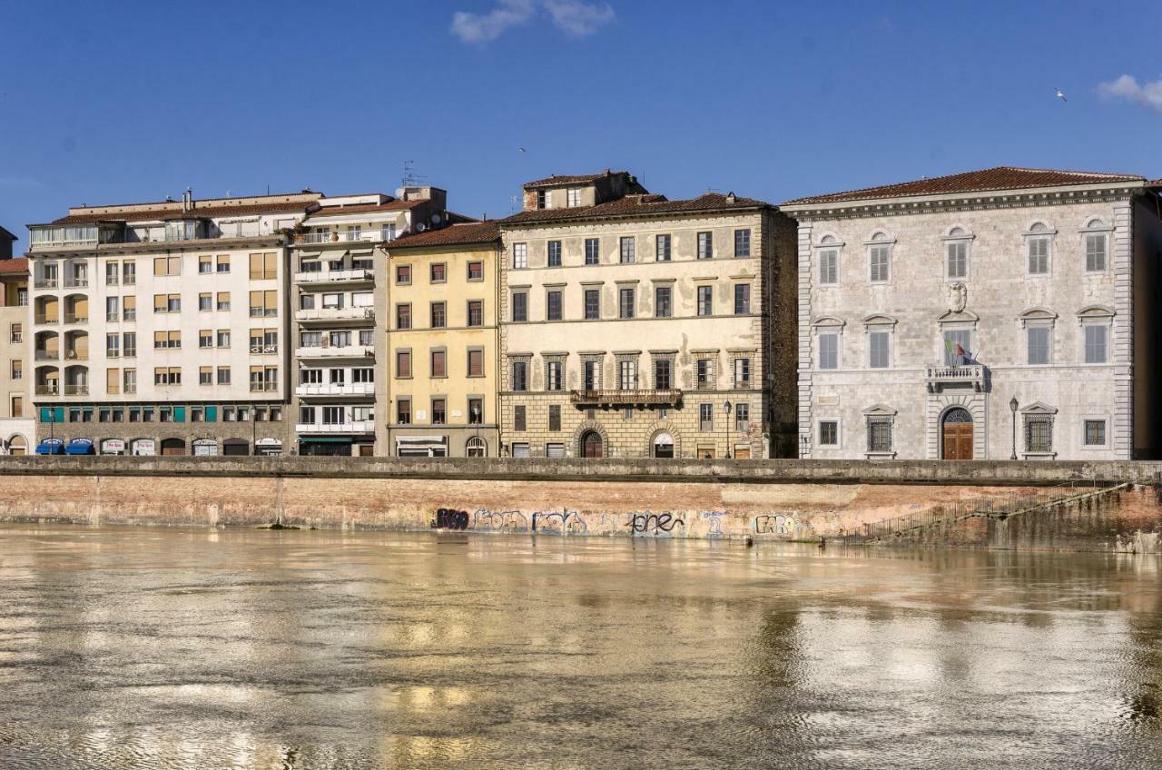 The River Pisa Luaran gambar